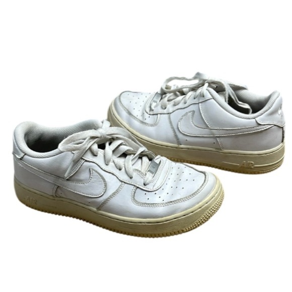 Nike Air Force 1 Unisex Youth Sneakers White on White Leather Basketball Size 7Y - Picture 2 of 11